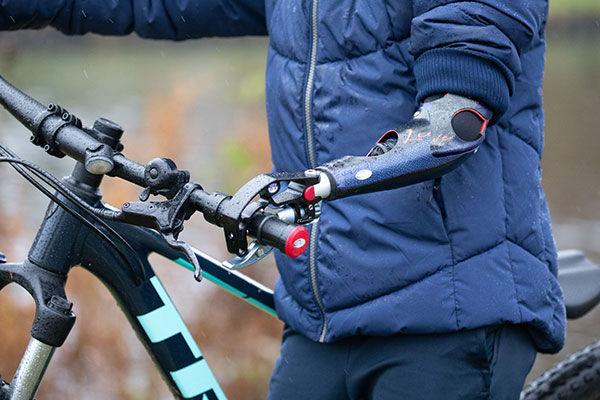 Free Lock Prosthesis (FL-PG) | Motorcycle and Bicycle Mobility Aid