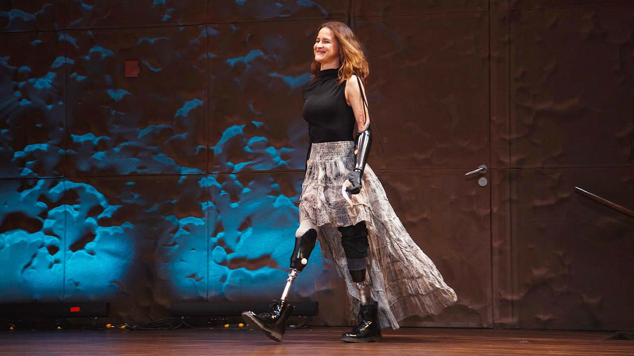 Para Surfing Champion, Sarah Almagro, Joins The COVVI Advocate Line-Up